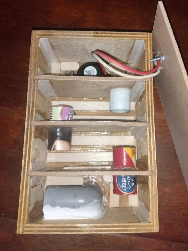 屋内, テーブル, ボックス, 開く が含まれている画像
AI 生成コンテンツは誤りを含む可能性があります。