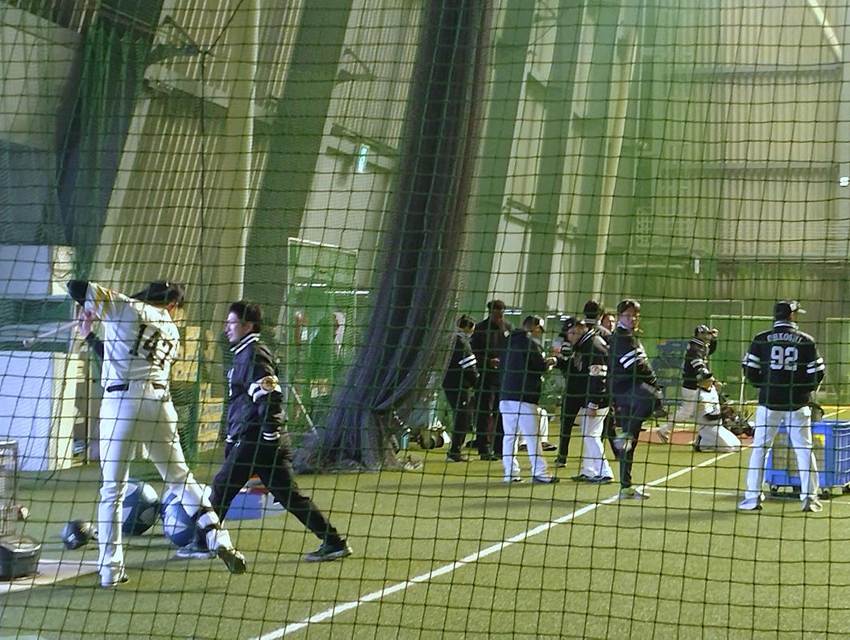 ネット裏から見た野球の試合
AI 生成コンテンツは誤りを含む可能性があります。