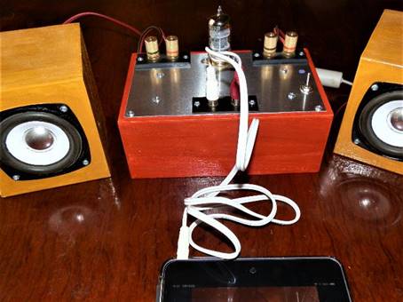 �ؐ��e�[�u���̏�ɒu���ꂽ�X�s�[�J�[

�����x�̐��x�Ŏ����I�ɐ������ꂽ����