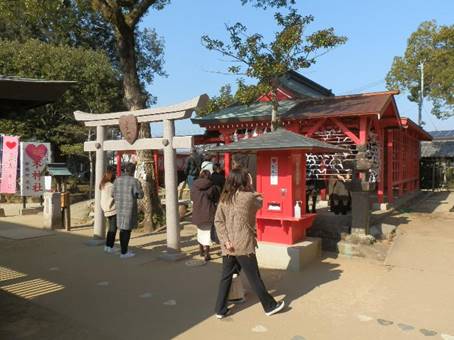 �����̑O�ɗ����Ă���l����

�Ⴂ���x�Ŏ����I�ɐ������ꂽ����