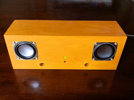 �ؐ��e�[�u���̏�ɒu���ꂽ�X�s�[�J�[

�Ⴂ���x�Ŏ����I�ɐ������ꂽ����