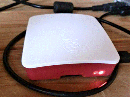 ���̏�ɂ���}�E�X

�����x�̐��x�Ŏ����I�ɐ������ꂽ����