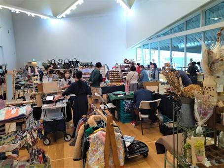 ����, �e�[�u��, �V��, ���� ���܂܂�Ă���摜

�����I�ɐ������ꂽ����