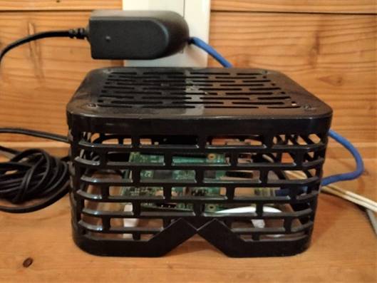 �ؐ��e�[�u���̏�ɒu���ꂽ�L�[�{�[�h

�Ⴂ���x�Ŏ����I�ɐ������ꂽ����