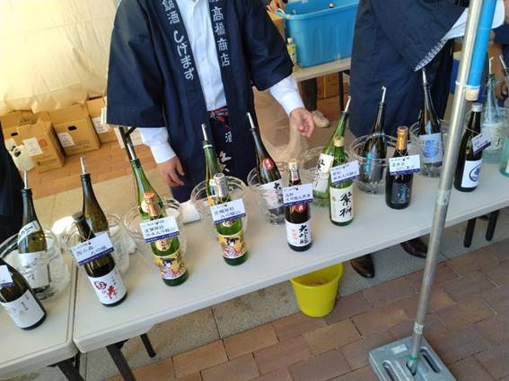 �r, �l, �e�[�u��, ���� ���܂܂�Ă���摜

�����I�ɐ������ꂽ����