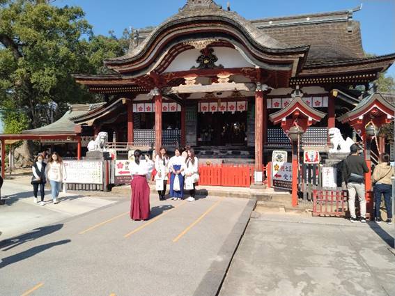 �����̑O������l�X

�Ⴂ���x�Ŏ����I�ɐ������ꂽ����