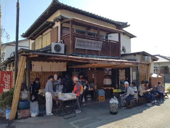 �Ƃ̑O�ɍ����Ă���l����

�����I�ɐ������ꂽ����