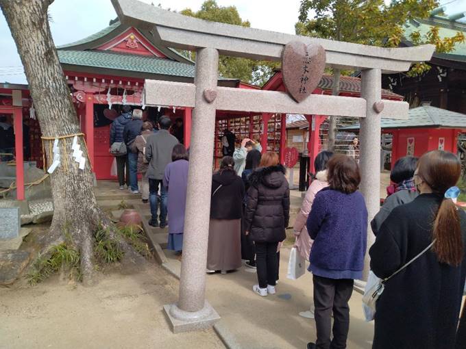 �����̑O�̕���������l�X

�Ⴂ���x�Ŏ����I�ɐ������ꂽ����