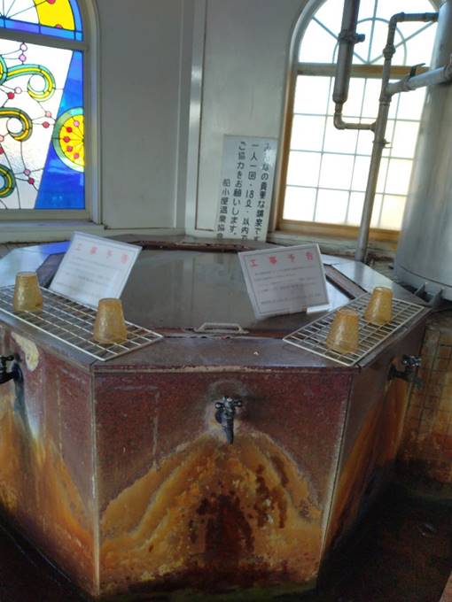 ����, ����, �e�[�u��, �L�b�`�� ���܂܂�Ă���摜

�����I�ɐ������ꂽ����