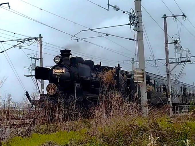 �S���𑖂��Ă���ݕ����

�Ⴂ���x�Ŏ����I�ɐ������ꂽ����