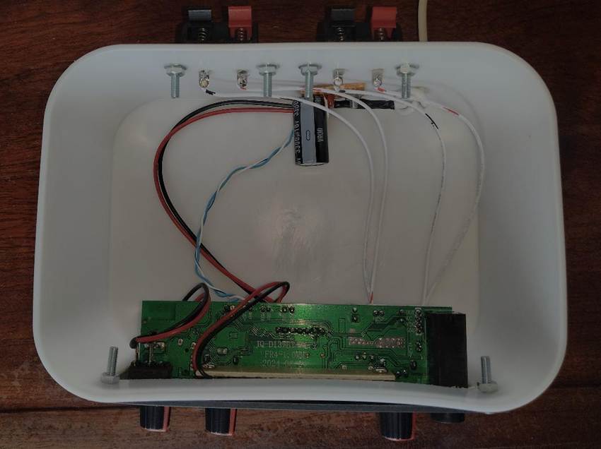 �e�[�u��, �o�b�O ���܂܂�Ă���摜

AI �ɂ���Đ������ꂽ�R���e���c�͊Ԉ���Ă���\��������܂��B