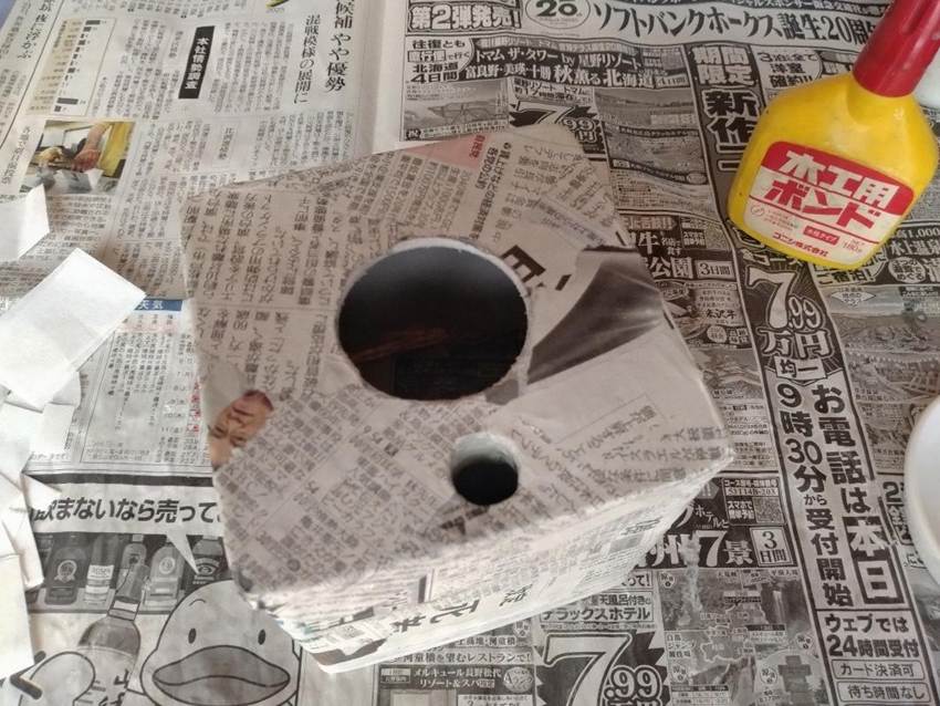 �e�[�u���̏�ɒu���ꂽ�V��

AI �����R���e���c�͌����܂މ\��������܂��B