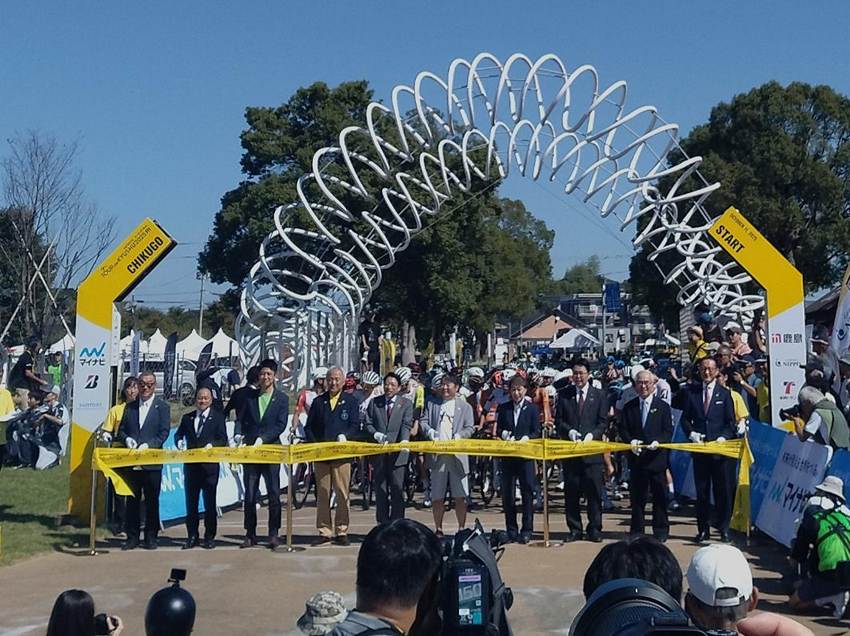 ���O, �l, ���H, ���O ���܂܂�Ă���摜

AI �����R���e���c�͌����܂މ\��������܂��B