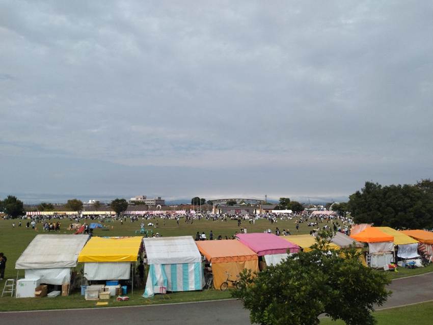 �J���t���ȃp���\��

AI �����R���e���c�͌����܂މ\��������܂��B