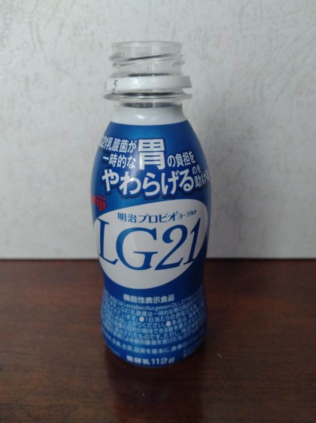 �e�[�u���̏�ɂ���r

AI �����R���e���c�͌����܂މ\��������܂��B