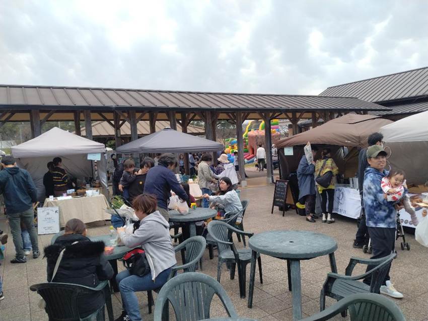 ���O, �l, ���O, ���� ���܂܂�Ă���摜

AI �����R���e���c�͌����܂މ\��������܂��B