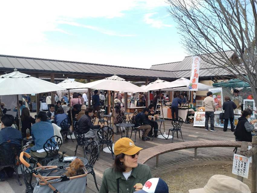 ���O, �l, ����, ���O ���܂܂�Ă���摜

AI �����R���e���c�͌����܂މ\��������܂��B