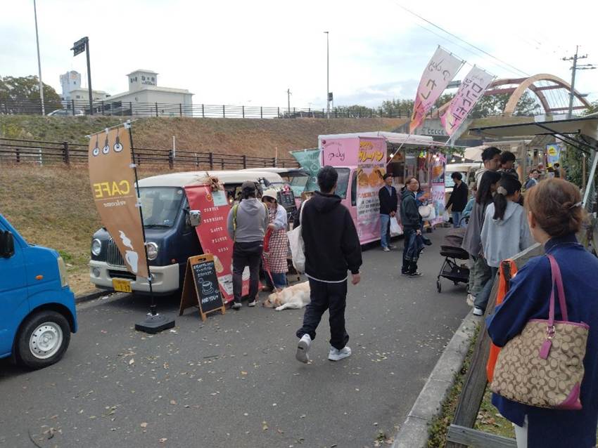 ���O, �l, ���H, ���� ���܂܂�Ă���摜

AI �����R���e���c�͌����܂މ\��������܂��B